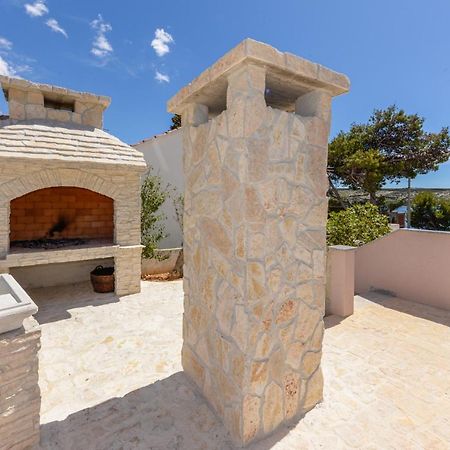 Apartments Amfora - Cozy And Modern Apartments For Up To 15 People, 100M From The Sea And Beach Стара-Новаля Экстерьер фото