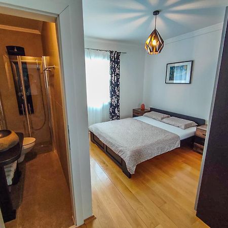 Apartments Amfora - Cozy And Modern Apartments For Up To 15 People, 100M From The Sea And Beach Стара-Новаля Экстерьер фото