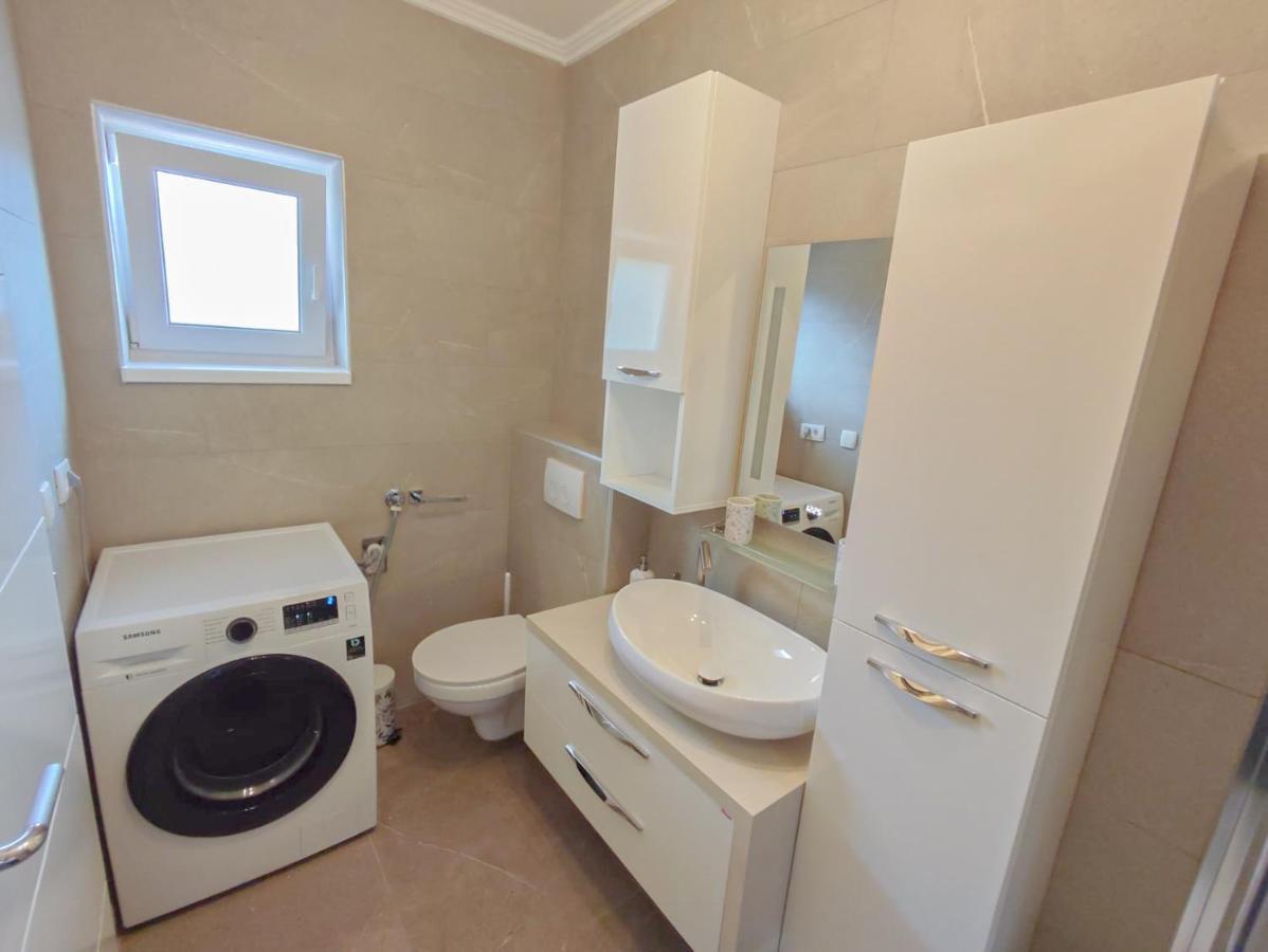 Apartments Amfora - Cozy And Modern Apartments For Up To 15 People, 100M From The Sea And Beach Стара-Новаля Экстерьер фото