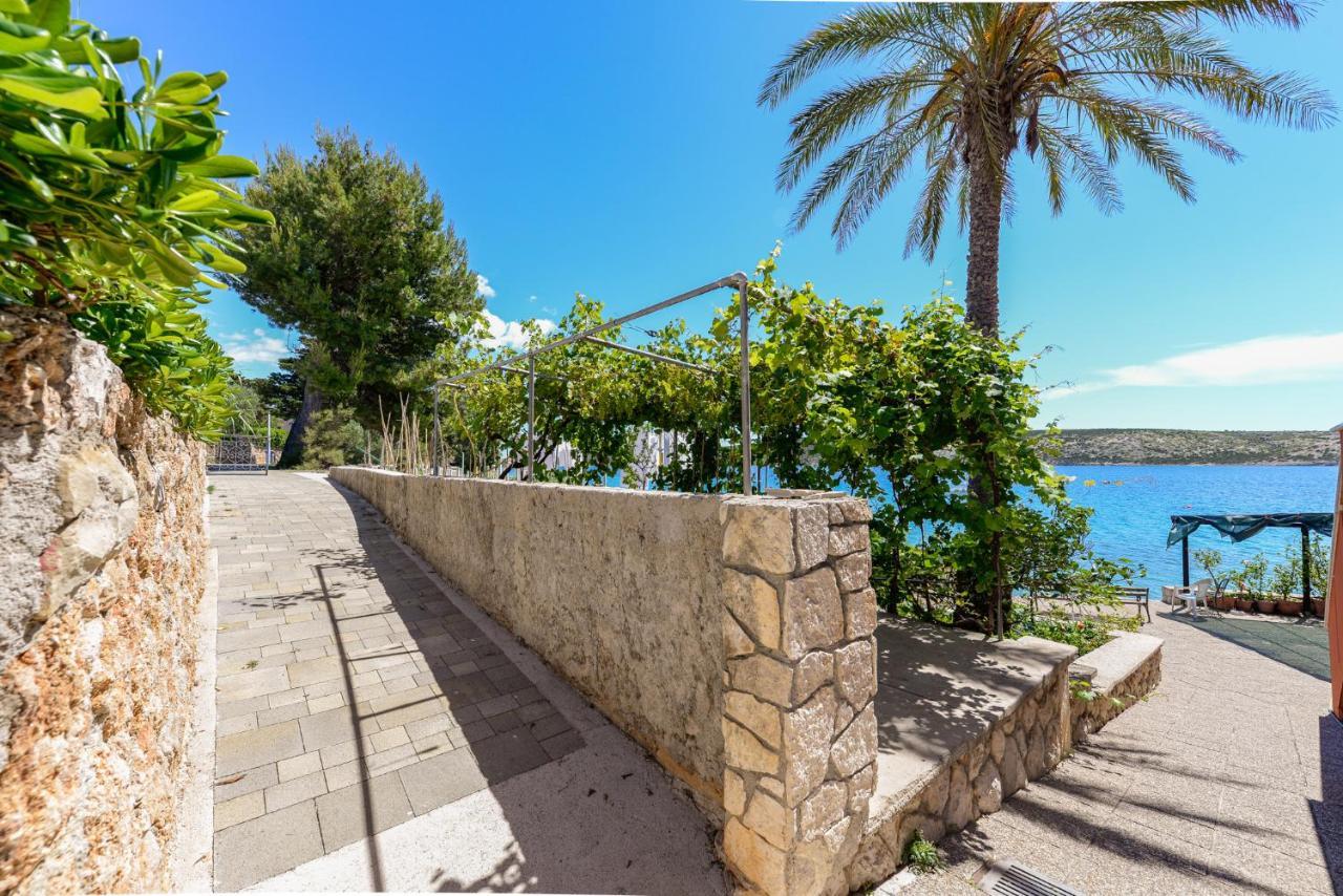 Apartments Amfora - Cozy And Modern Apartments For Up To 15 People, 100M From The Sea And Beach Стара-Новаля Экстерьер фото