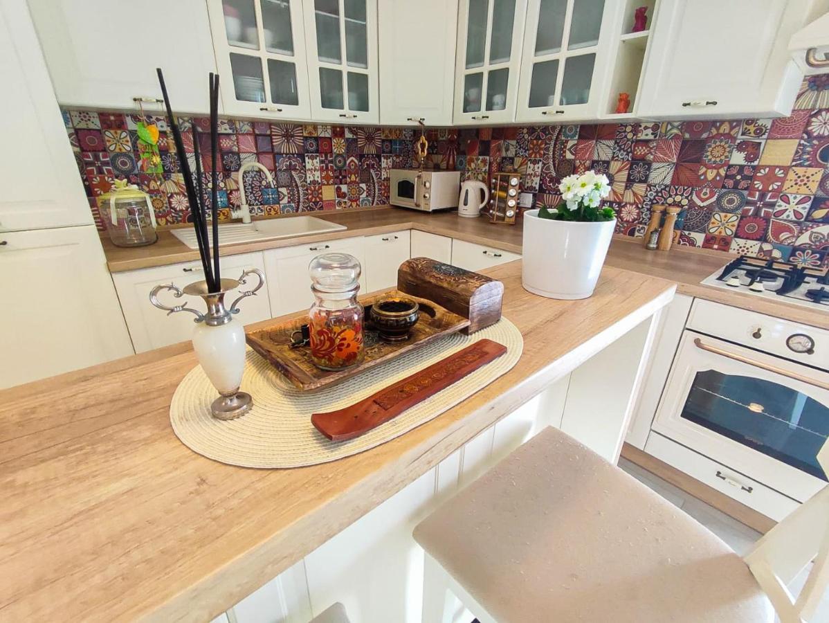 Apartments Amfora - Cozy And Modern Apartments For Up To 15 People, 100M From The Sea And Beach Стара-Новаля Экстерьер фото