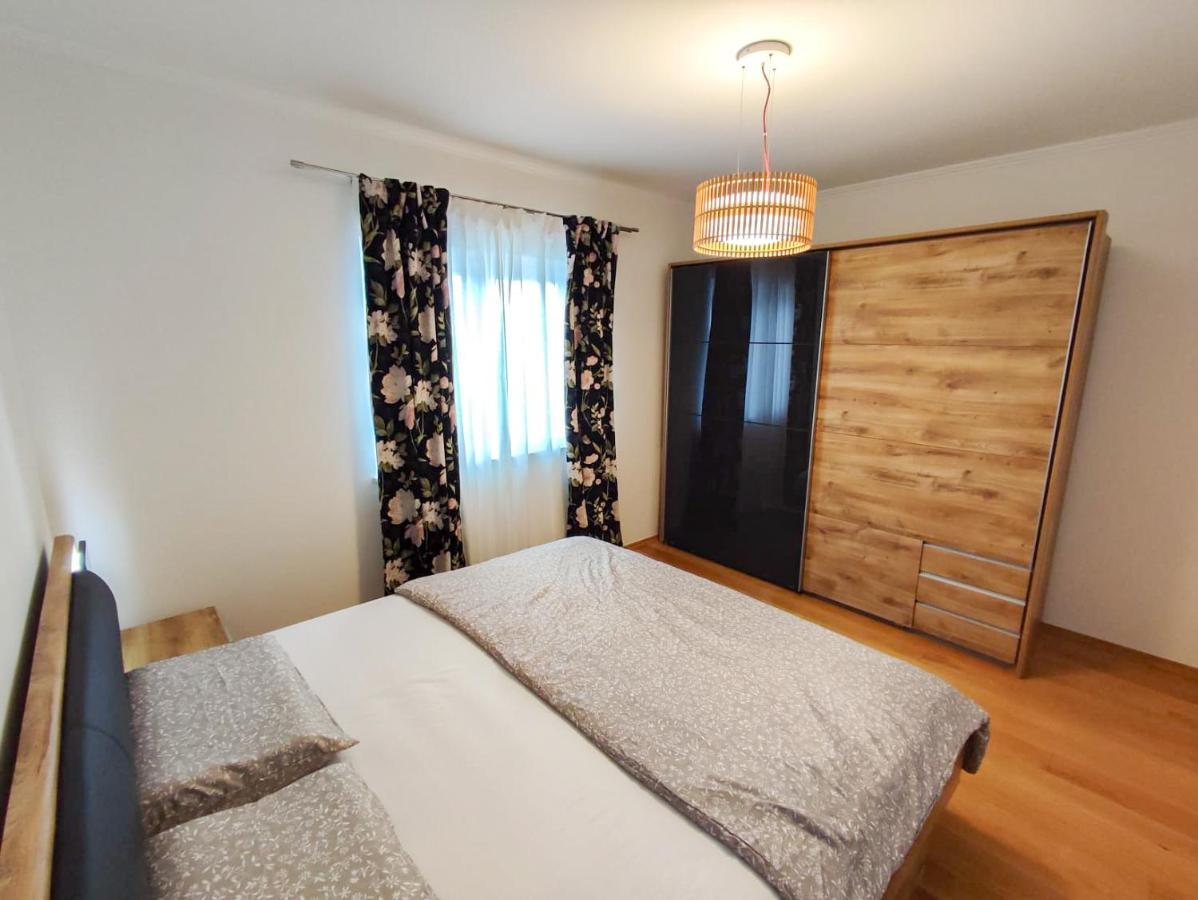 Apartments Amfora - Cozy And Modern Apartments For Up To 15 People, 100M From The Sea And Beach Стара-Новаля Экстерьер фото