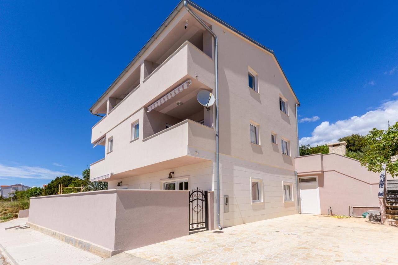Apartments Amfora - Cozy And Modern Apartments For Up To 15 People, 100M From The Sea And Beach Стара-Новаля Экстерьер фото